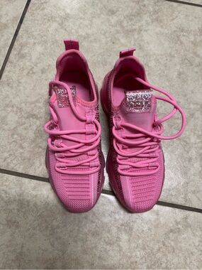 Maxima Pink Women's Knit Lace-Up Sneakers
